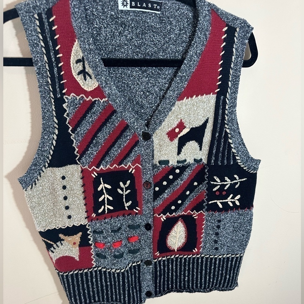 blast boho sweater vest funky art to wear size M or L?